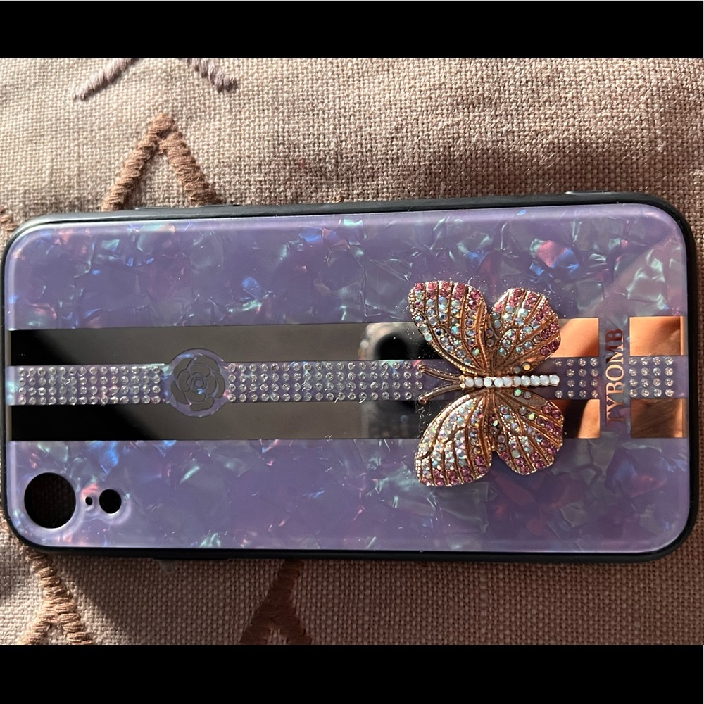 Pretty multi colored marble case with a multi colored butterfly 🦋